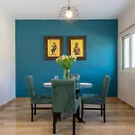 Modern Townhouse With Pool Minutes Center Hébergement de vacances *