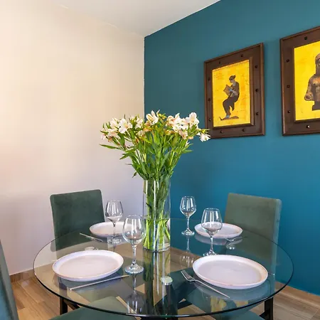 Feriehus Modern Townhouse With Pool Minutes Center