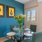 Modern Townhouse With Pool Minutes Center *