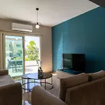 Ferienhaus Modern Townhouse With Pool Minutes Center