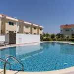 Ferienhaus Modern Townhouse With Pool Minutes Center *
