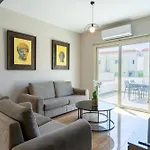 Modern Townhouse With Pool Minutes Center Ferienhaus