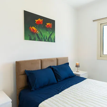 Modern Townhouse With Pool Minutes Center *