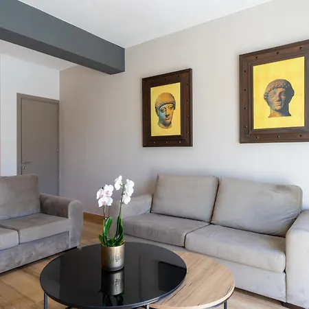 Modern Townhouse With Pool Minutes Center *