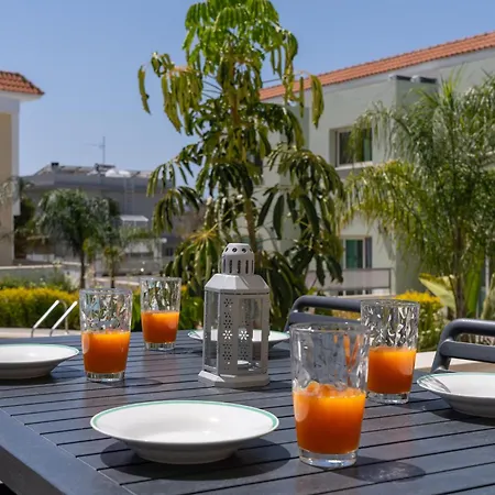 Modern Townhouse With Pool Minutes Center Hébergement de vacances *