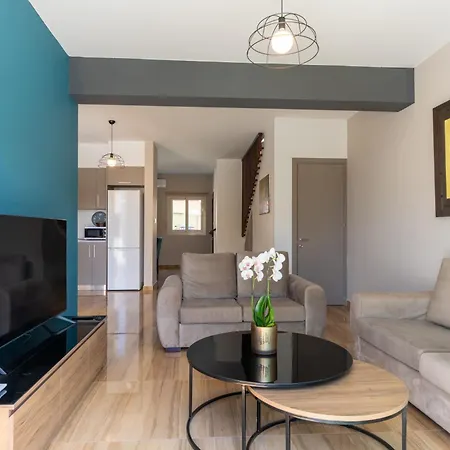 Modern Townhouse With Pool Minutes Center *