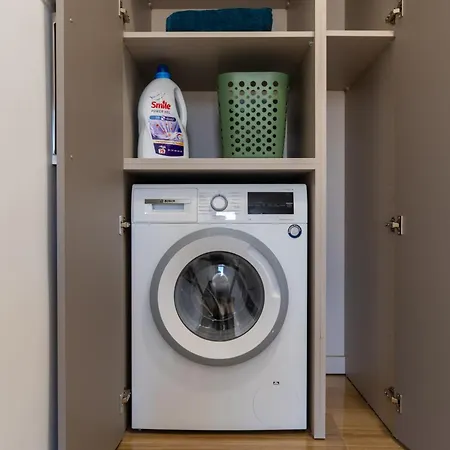Modern Townhouse With Pool Minutes Center לימסול