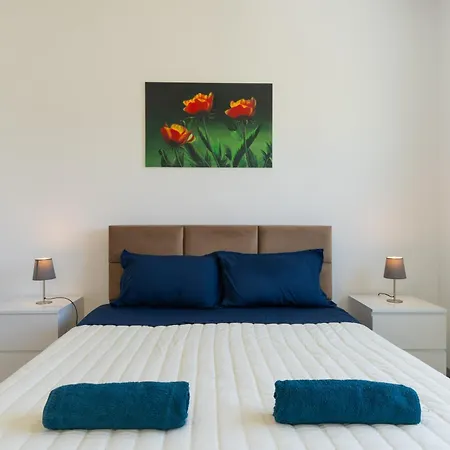 Modern Townhouse With Pool Minutes Center Hébergement de vacances