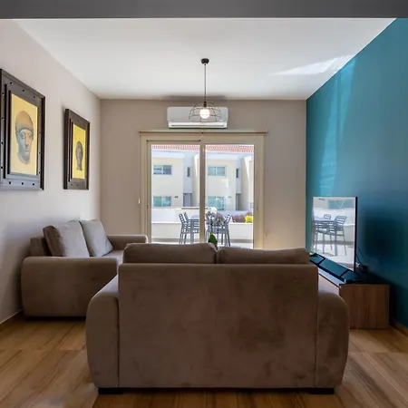 Modern Townhouse With Pool Minutes Center Case de vacanță Limassol