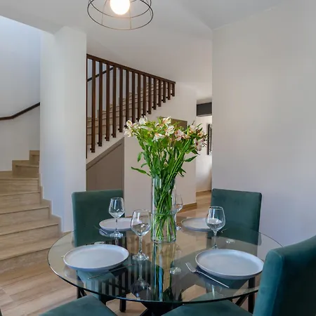 Modern Townhouse With Pool Minutes Center לימסול