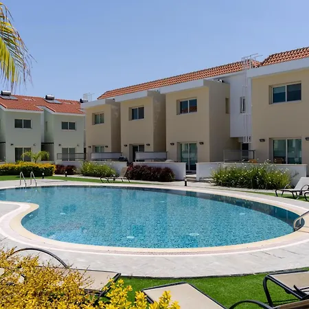 Modern Townhouse With Pool Minutes Center * Limassol