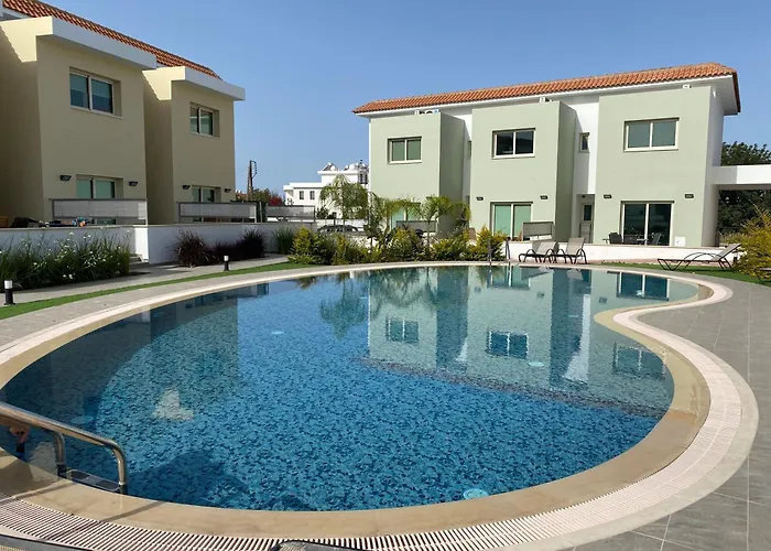 Prázdninový dům Modern Townhouse With Pool Minutes Center Lemesos