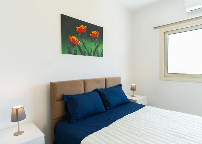 Modern Townhouse With Pool Minutes Center *