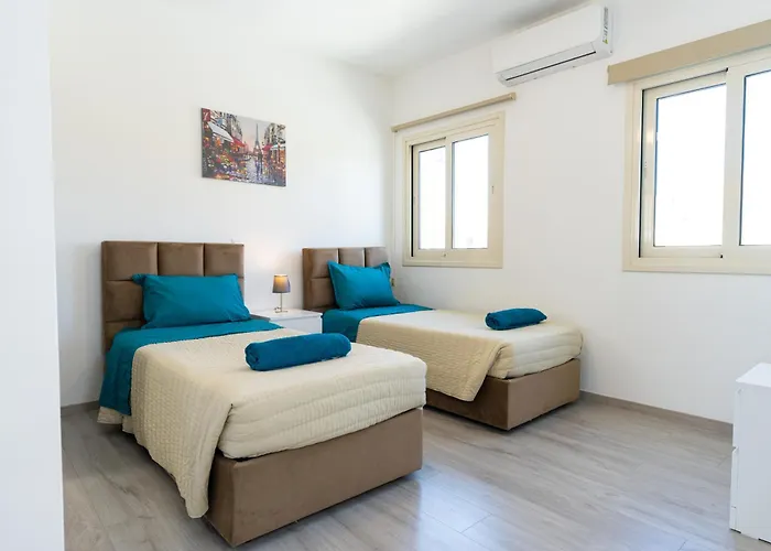 Modern Townhouse With Pool Minutes Center Prázdninový dům