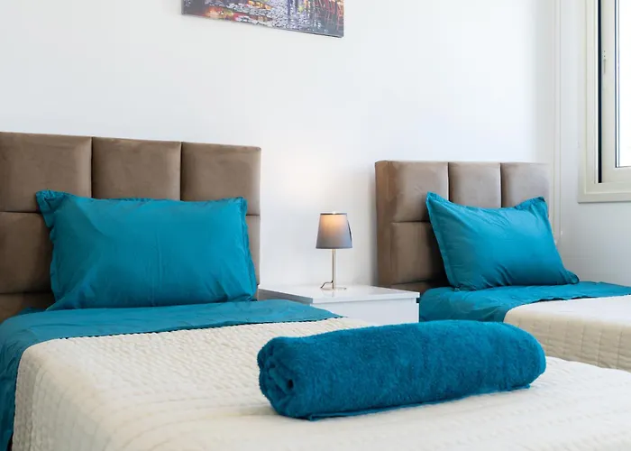 Prázdninový dům Modern Townhouse With Pool Minutes Center *