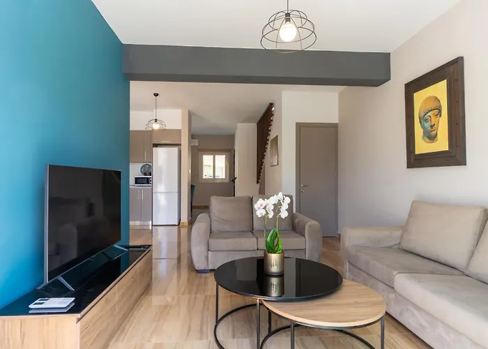 Modern Townhouse With Pool Minutes Center *