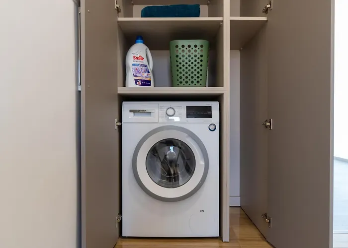 Modern Townhouse With Pool Minutes Center Lemesos