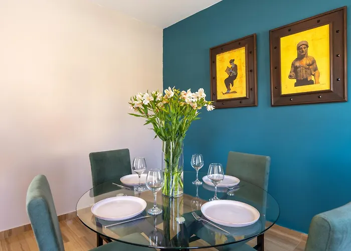 Prázdninový dům Modern Townhouse With Pool Minutes Center