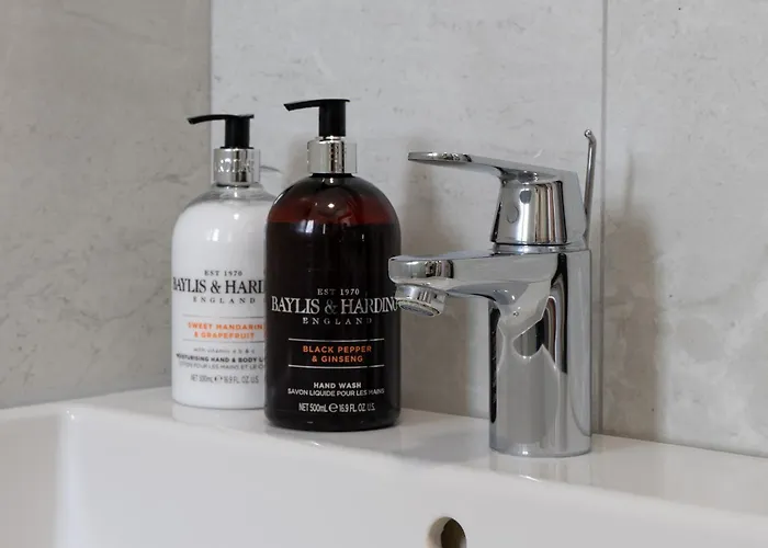 Modern Townhouse With Pool Minutes Center * Lemesos