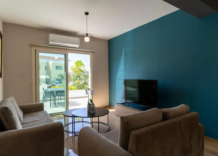 Nyaraló Modern Townhouse With Pool Minutes Center