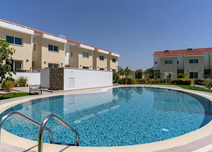 Prázdninový dům Modern Townhouse With Pool Minutes Center *