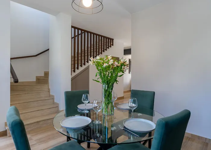 Modern Townhouse With Pool Minutes Center Lemesos