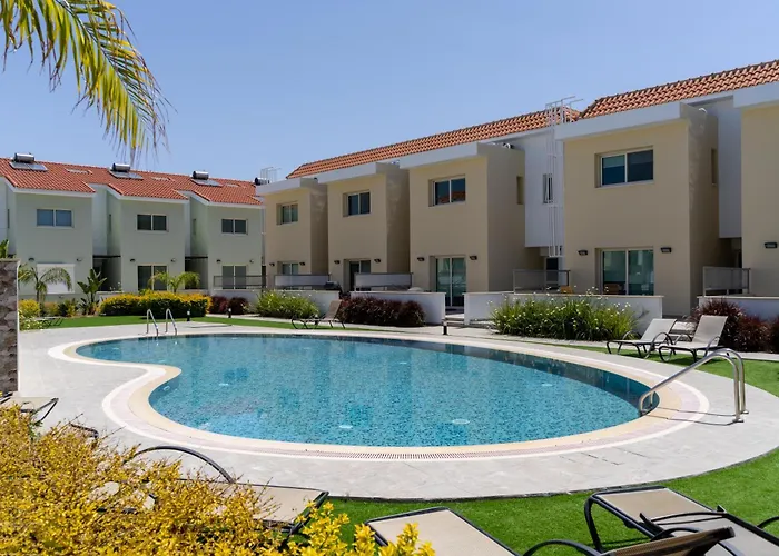 Modern Townhouse With Pool Minutes Center * Limassol