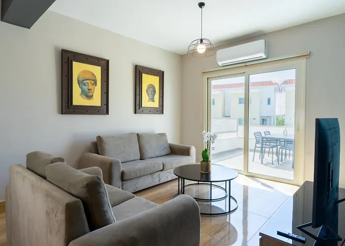 Modern Townhouse With Pool Minutes Center Prázdninový dům