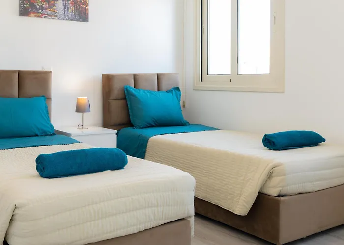 Nyaraló Modern Townhouse With Pool Minutes Center