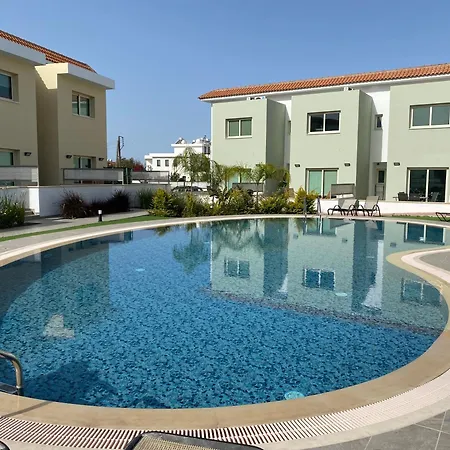 Dom wakacyjny Modern Townhouse With Pool Minutes Center Limassol